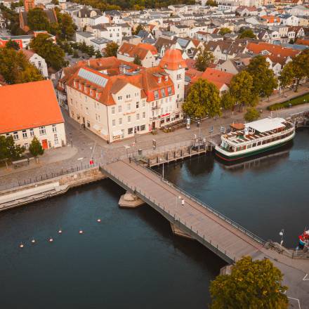 Das Hotel am Alten Strom und die Umgebung von oben