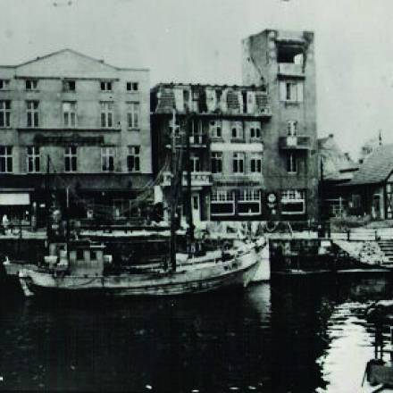 Durch Bomben zerstörter Turm vom Hotel