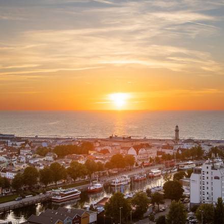 Blick über Warnemünde bis zur Ostsee