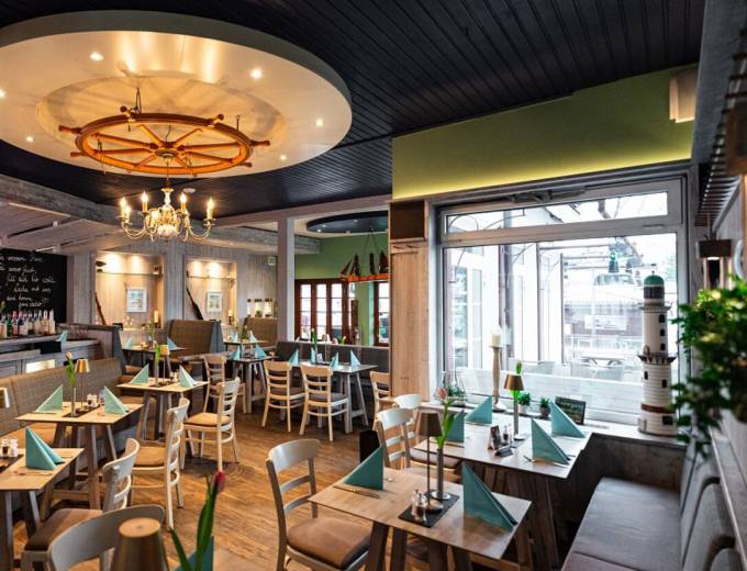 Zum Restaurant im Hotel