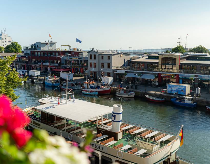 Blick vom Hotel auf die Boote auf dem Alten Strom